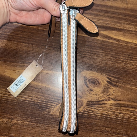 NWT true craft brown wristlet - Picture 9 of 12